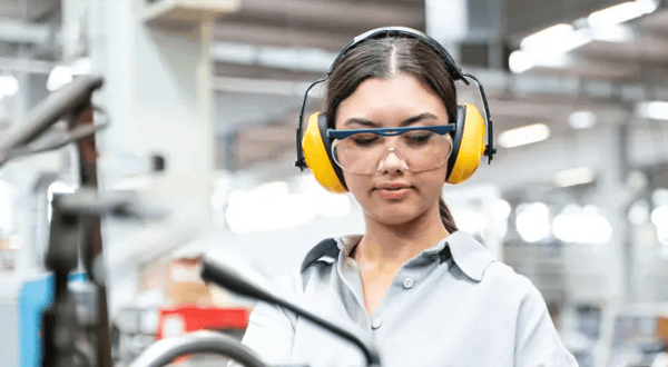 Industrial-hygiene-monitoring-worker